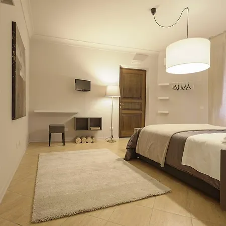ベッド・アンド・ブレックファスト Palazzo Bibirria 2*